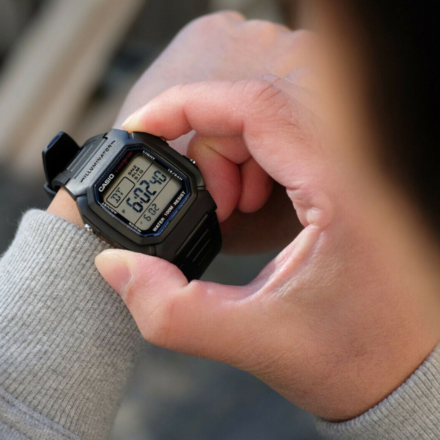 Casio W-800H-1AVDF Montre étanche WR100
